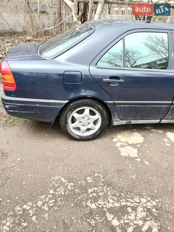 Седан Mercedes-Benz C-Class 1994 в Запоріжжі