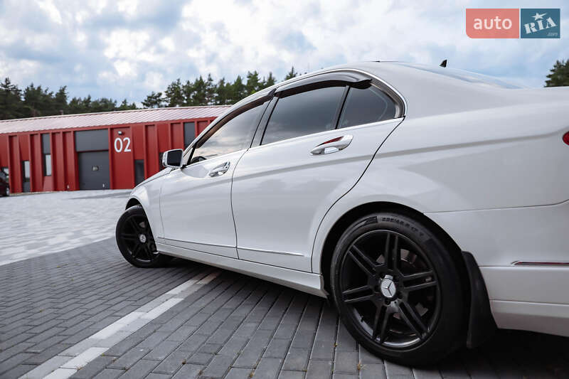 Седан Mercedes-Benz C-Class 2010 в Львове