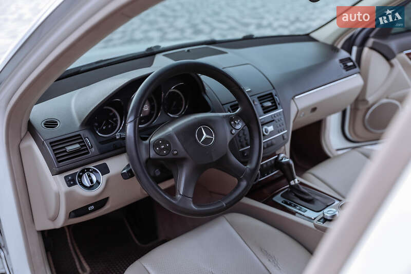 Седан Mercedes-Benz C-Class 2010 в Львове