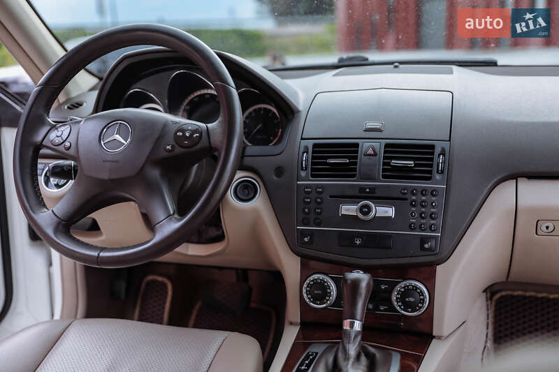 Седан Mercedes-Benz C-Class 2010 в Львове