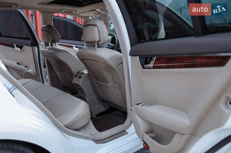 Седан Mercedes-Benz C-Class 2010 в Львове