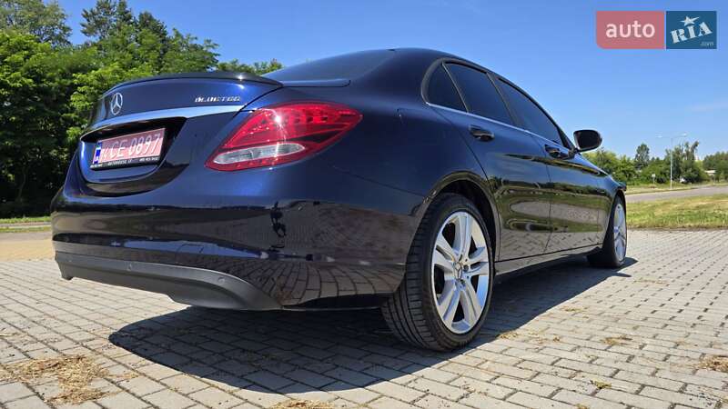 Седан Mercedes-Benz C-Class 2015 в Львові