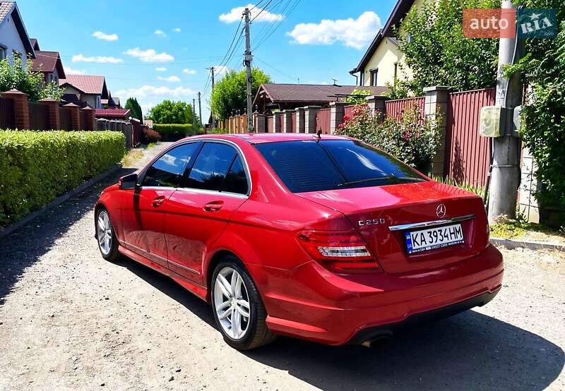 Седан Mercedes-Benz C-Class 2012 в Києві