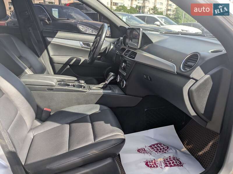 Седан Mercedes-Benz C-Class 2011 в Києві