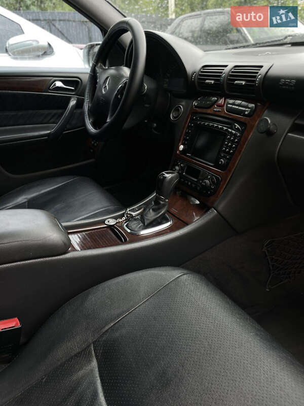 Седан Mercedes-Benz C-Class 2003 в Вижниці