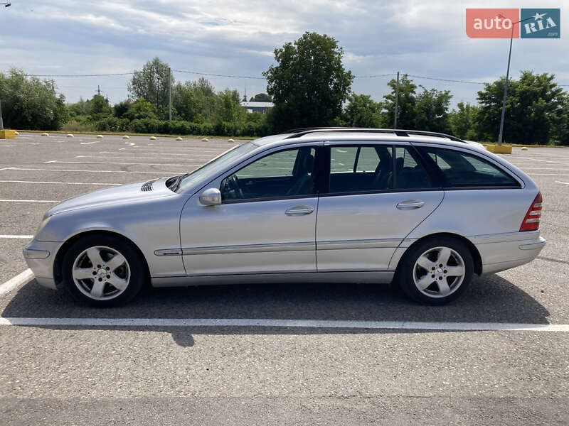 Універсал Mercedes-Benz C-Class 2003 в Чернівцях