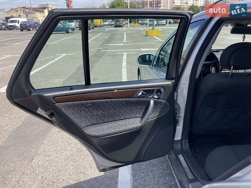 Універсал Mercedes-Benz C-Class 2003 в Чернівцях