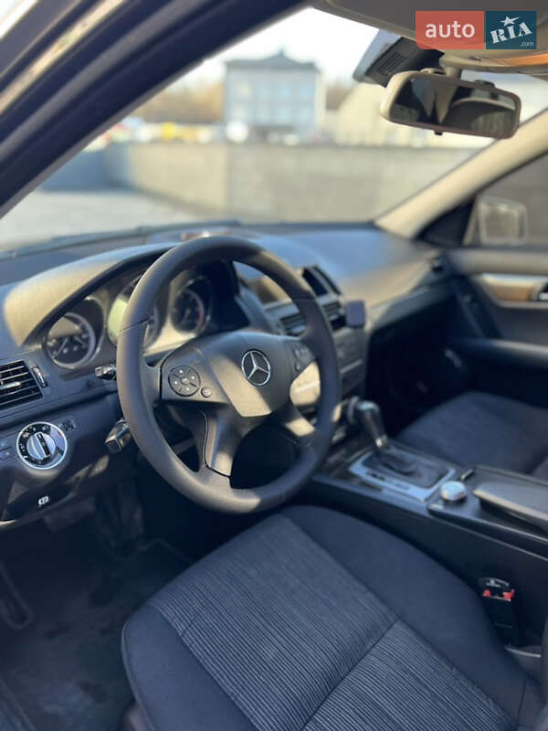 Седан Mercedes-Benz C-Class 2010 в Тернополе