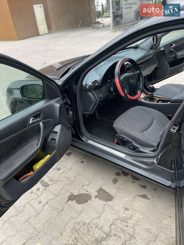 Универсал Mercedes-Benz C-Class 2002 в Черновцах