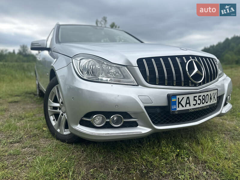 Універсал Mercedes-Benz C-Class 2011 в Києві