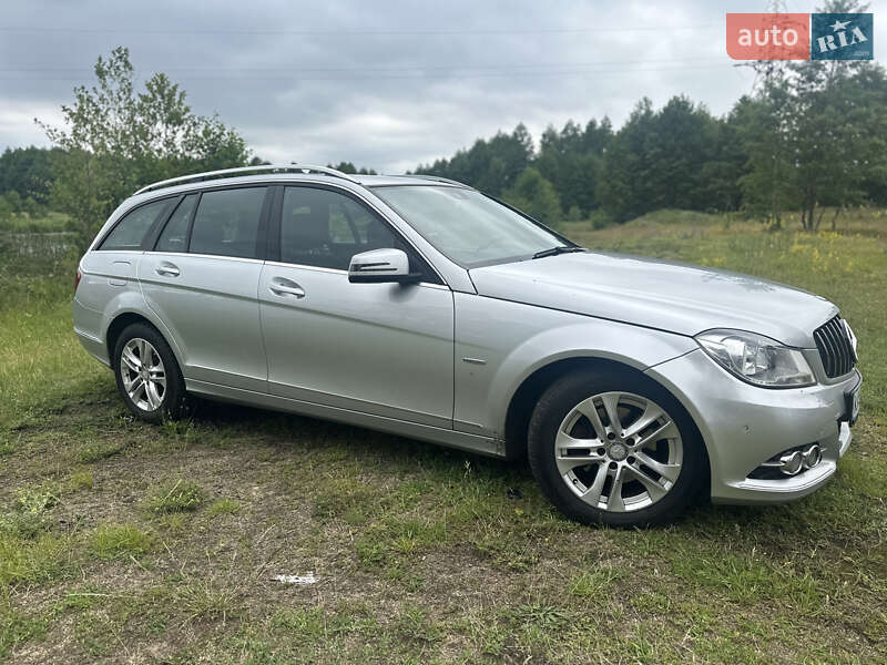 Універсал Mercedes-Benz C-Class 2011 в Києві