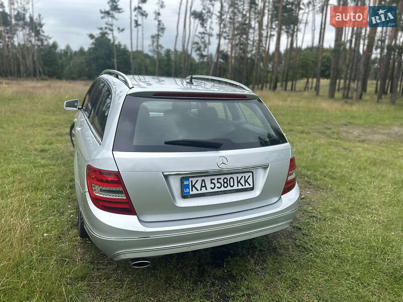 Універсал Mercedes-Benz C-Class 2011 в Києві