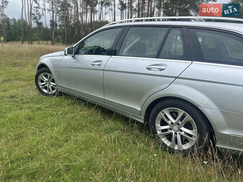Універсал Mercedes-Benz C-Class 2011 в Києві