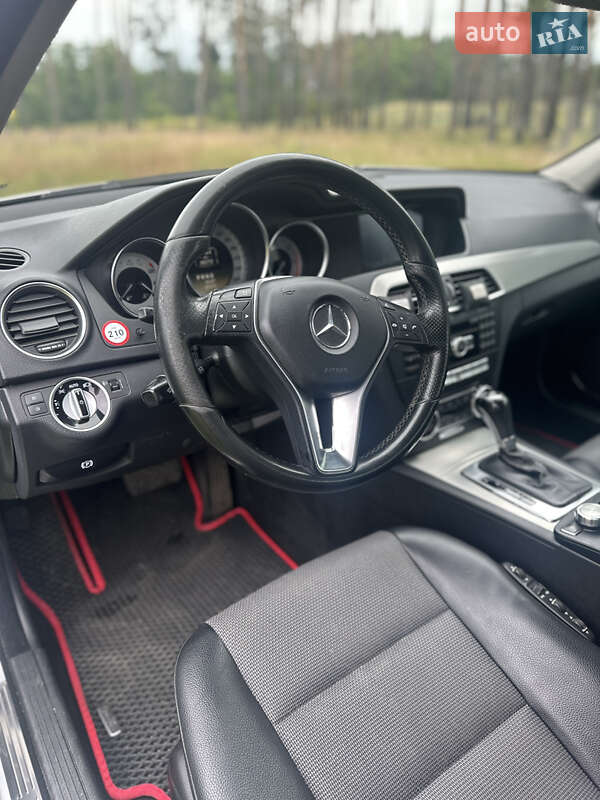 Універсал Mercedes-Benz C-Class 2011 в Києві