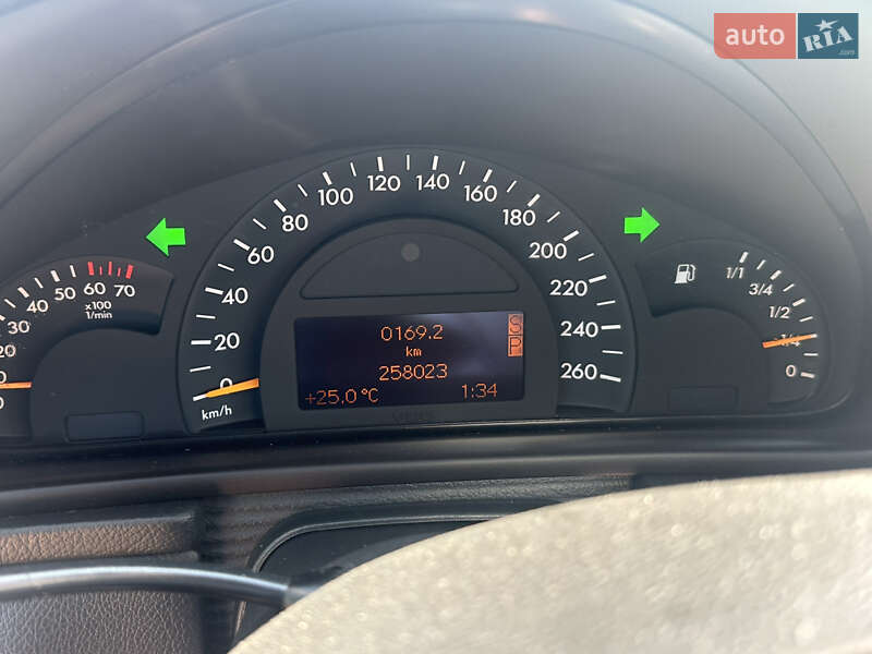 Седан Mercedes-Benz C-Class 2003 в Луцке
