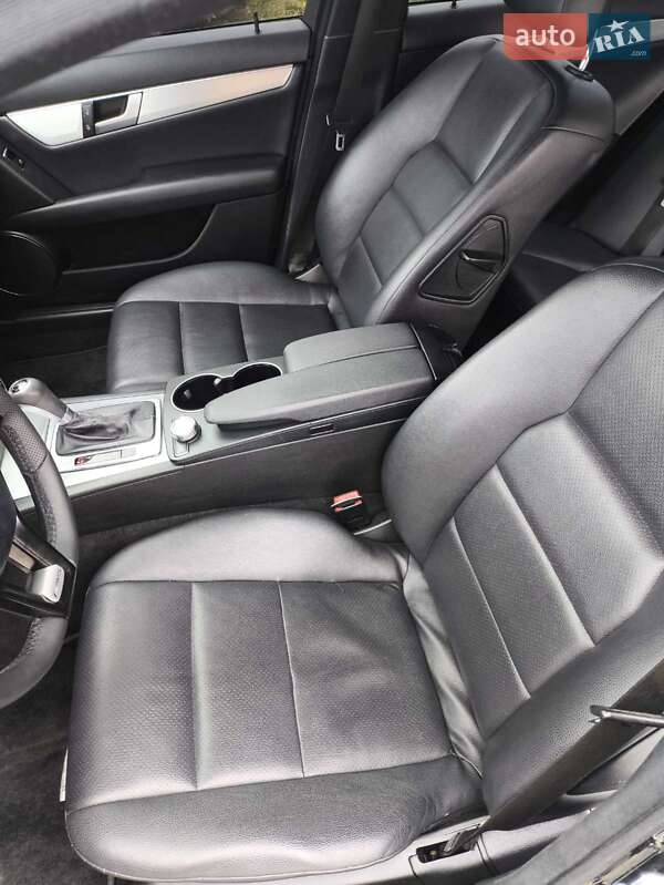 Седан Mercedes-Benz C-Class 2012 в Львові