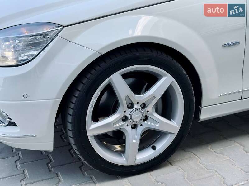 Універсал Mercedes-Benz C-Class 2009 в Києві