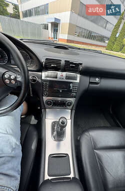 Универсал Mercedes-Benz C-Class 2004 в 