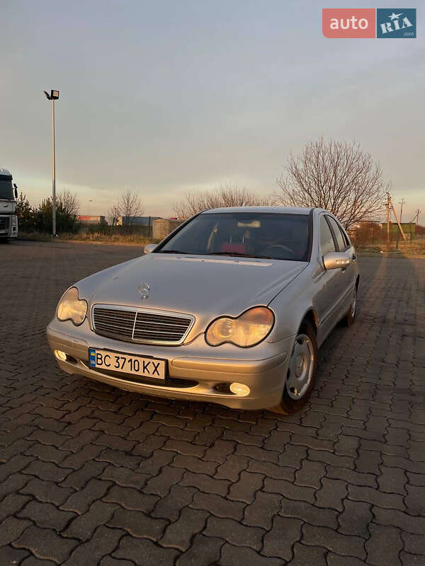 Седан Mercedes-Benz C-Class 2002 в Рава-Руській