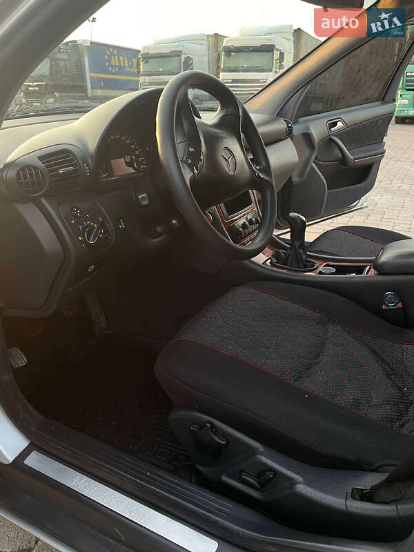 Седан Mercedes-Benz C-Class 2002 в Рава-Руській