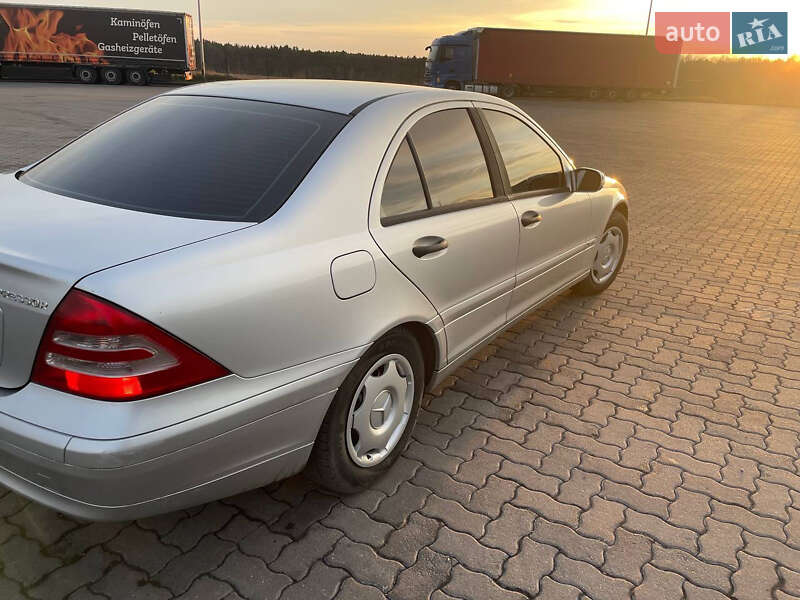 Седан Mercedes-Benz C-Class 2002 в Рава-Руській