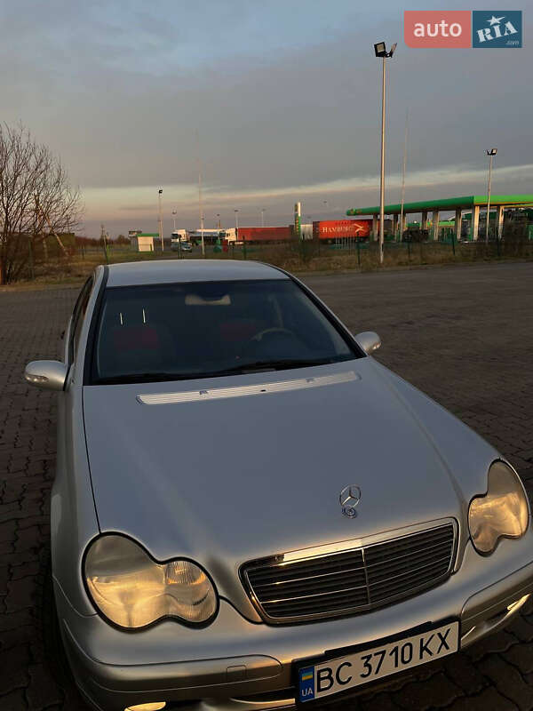 Седан Mercedes-Benz C-Class 2002 в Рава-Руській