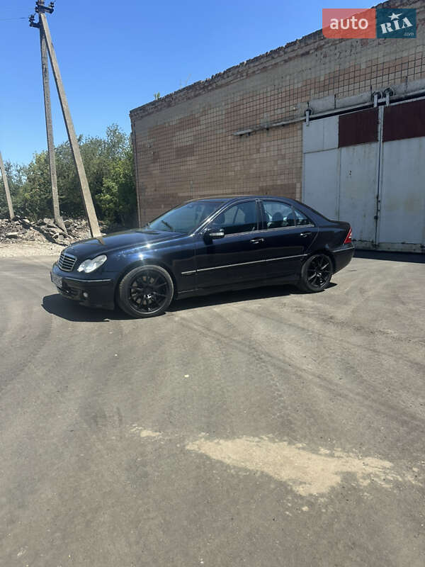 Седан Mercedes-Benz C-Class 2005 в 