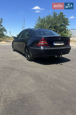 Седан Mercedes-Benz C-Class 2005 в 