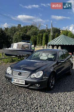 Купе Mercedes-Benz C-Class 2004 в 