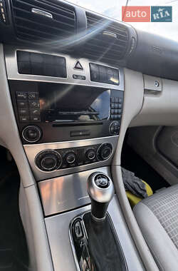 Купе Mercedes-Benz C-Class 2004 в 