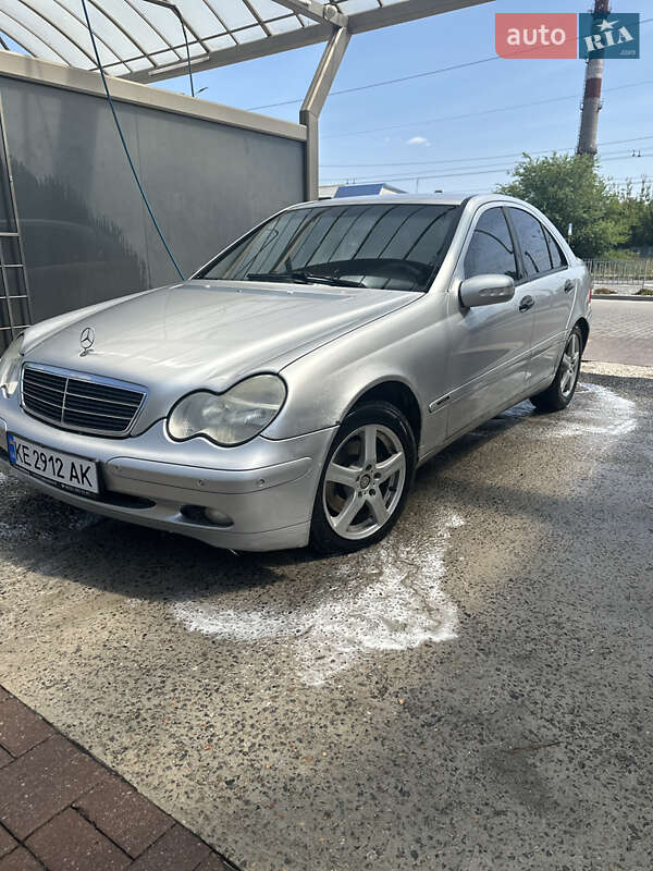 Седан Mercedes-Benz C-Class 2002 в Днепре
