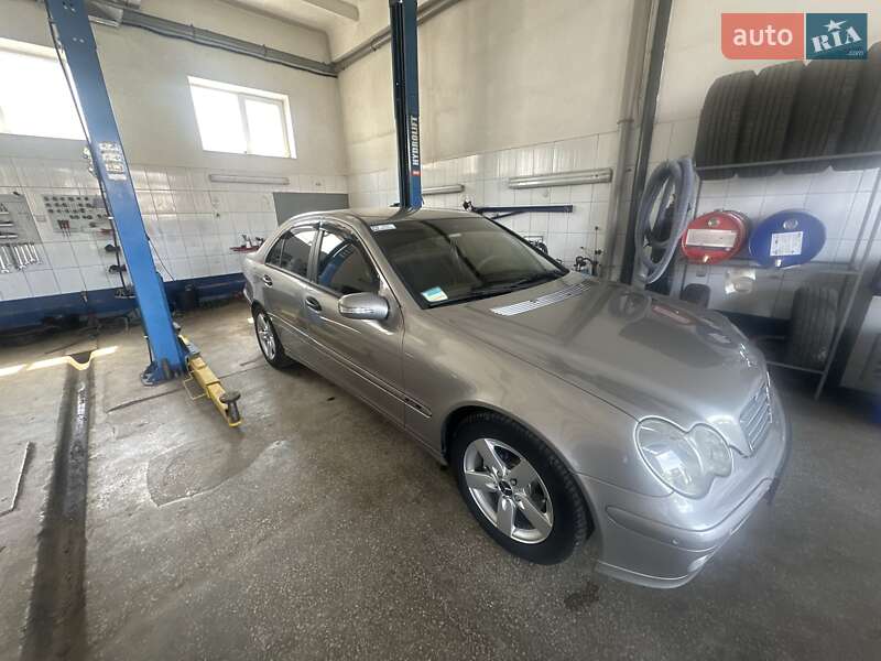 Седан Mercedes-Benz C-Class 2004 в Ивано-Франковске