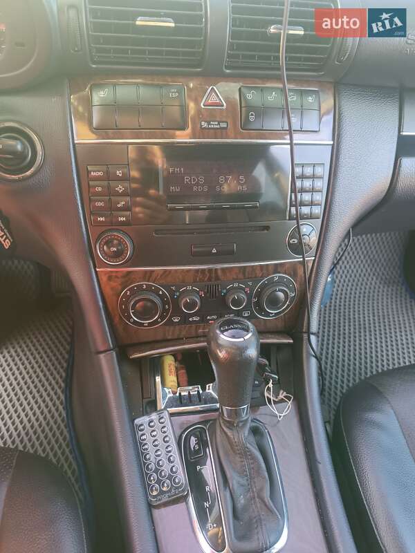 Седан Mercedes-Benz C-Class 2005 в Ровно