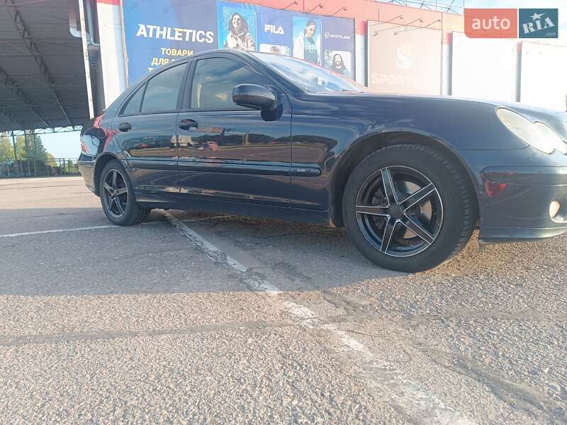 Седан Mercedes-Benz C-Class 2005 в Ровно