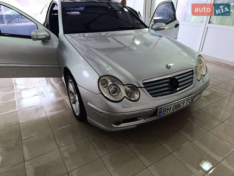 Купе Mercedes-Benz C-Class 2003 в 