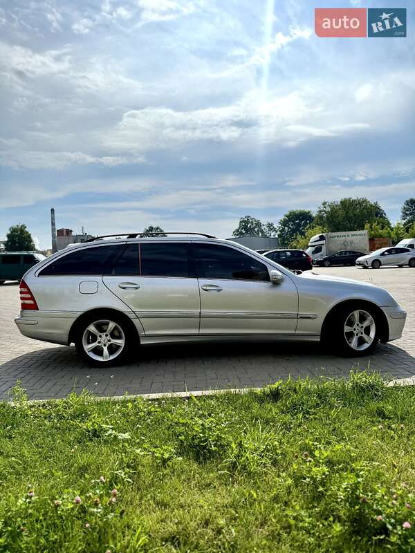 Універсал Mercedes-Benz C-Class 2004 в Житомирі