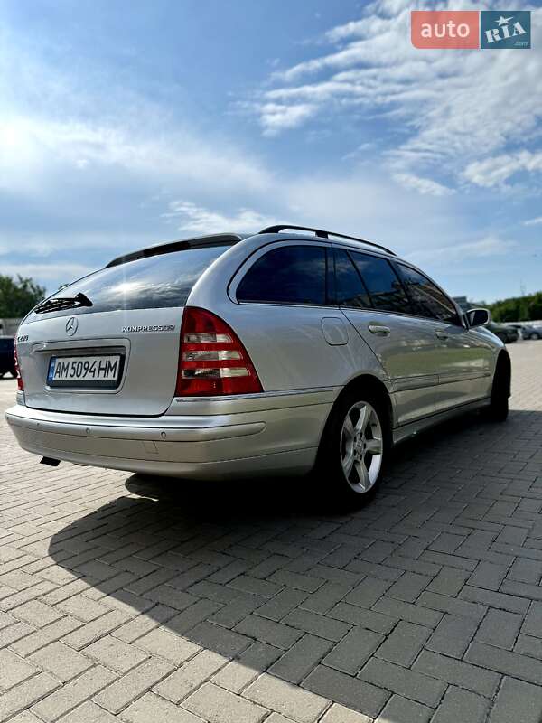 Універсал Mercedes-Benz C-Class 2004 в Житомирі