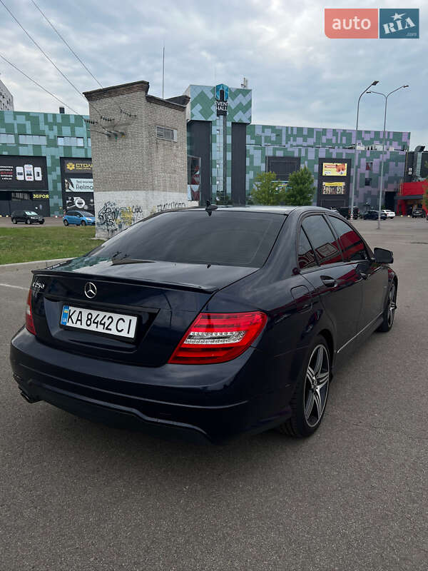 Седан Mercedes-Benz C-Class 2011 в Києві