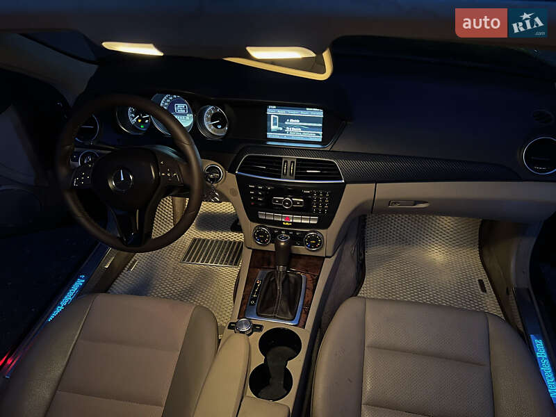 Седан Mercedes-Benz C-Class 2011 в Києві