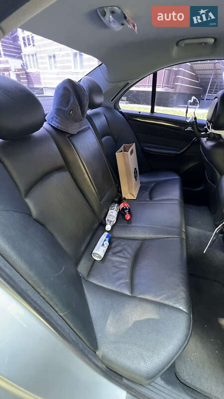 Седан Mercedes-Benz C-Class 2003 в Чернігові
