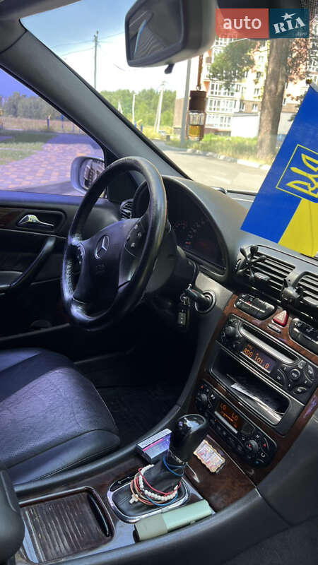 Седан Mercedes-Benz C-Class 2003 в Чернігові
