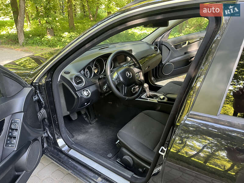 Универсал Mercedes-Benz C-Class 2013 в Жовкве