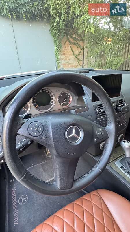 Седан Mercedes-Benz C-Class 2008 в Воловце