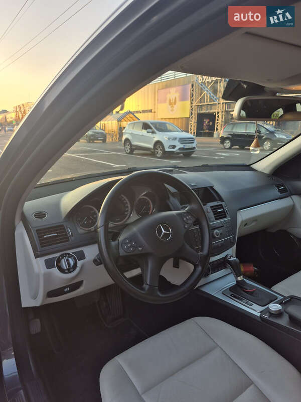 Універсал Mercedes-Benz C-Class 2009 в Чернігові