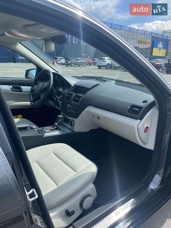 Універсал Mercedes-Benz C-Class 2009 в Чернігові