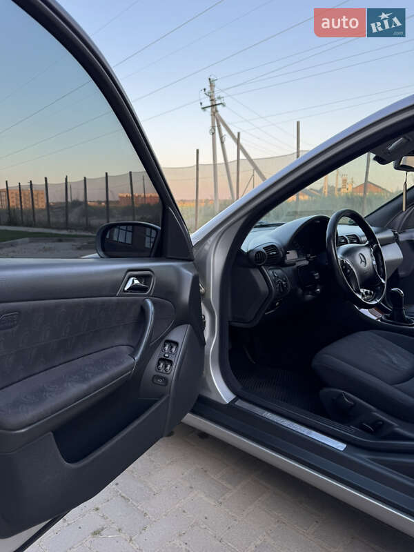 Седан Mercedes-Benz C-Class 2003 в Луцьку фото 39 Седан Mercedes-Benz C-Class 2003 в Луцьку