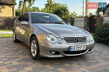 Купе Mercedes-Benz C-Class 2005 в 