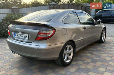 Купе Mercedes-Benz C-Class 2005 в 