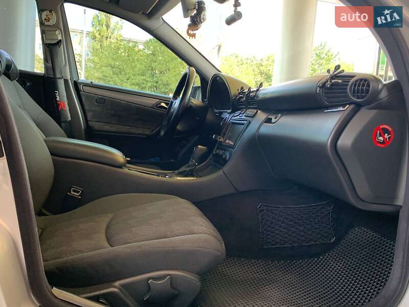 Седан Mercedes-Benz C-Class 2003 в Николаеве