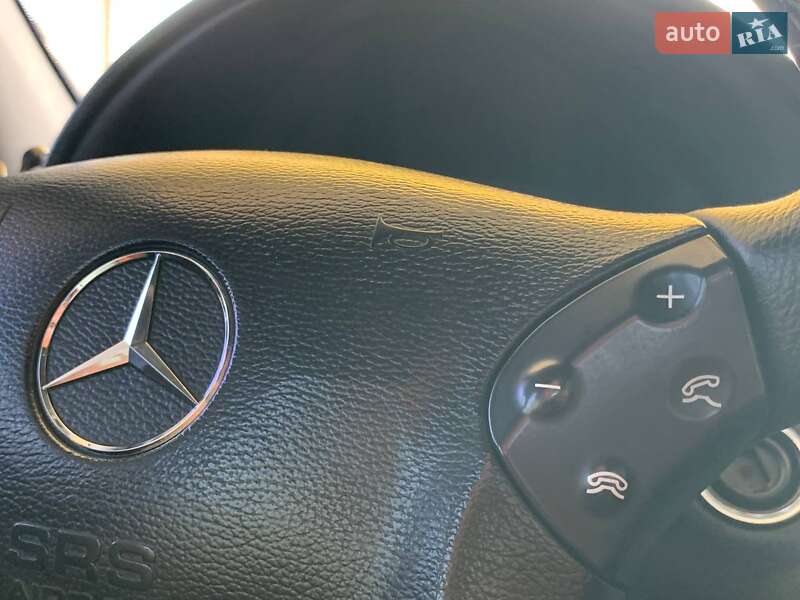 Седан Mercedes-Benz C-Class 2003 в Николаеве